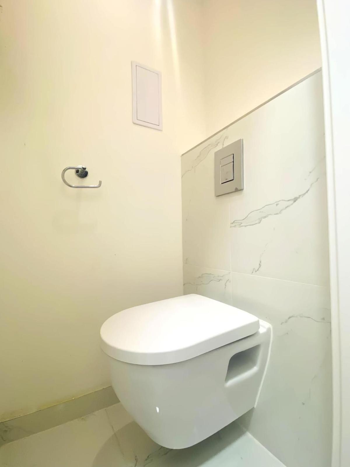 Private Close To Red Subway Pankrac Praha
