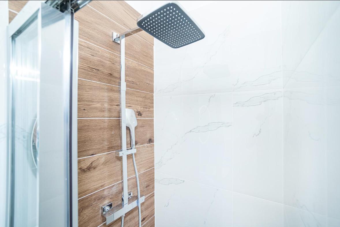 Private Close To Red Subway Pankrac Praha